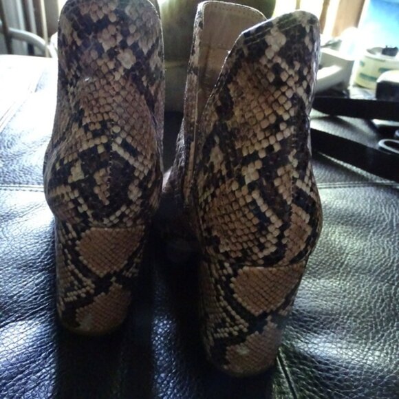 Steve Madden SNAKE SKIN LIKE ANKLE BOOTS - Picture 4 of 4